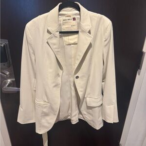Zara Women's Off-White Blazer